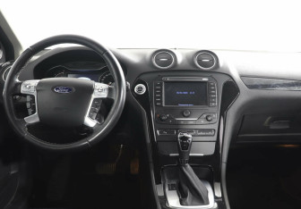 Подержанный автомобиль Ford Mondeo Sedan 2013 года (8 фото)