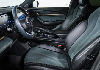 Подержанный автомобиль Geely Monjaro 2023 года (12 фото)