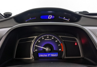 Подержанный автомобиль Honda Civic Sedan 2008 года (16 фото)
