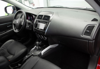 Подержанный автомобиль Mitsubishi ASX 2014 года (25 фото)