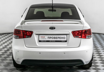 Подержанный автомобиль Kia Cerato Sedan 2011 года (6 фото)