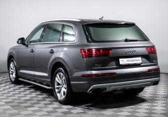 Подержанный автомобиль Audi Q7 2019 года (7 фото)