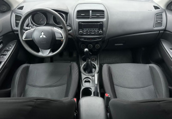 Подержанный автомобиль Mitsubishi ASX 2014 года (11 фото)