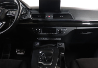 Подержанный автомобиль Audi Q5 2018 года (14 фото)