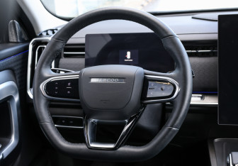 Подержанный автомобиль Jaecoo J7 2024 года (16 фото)
