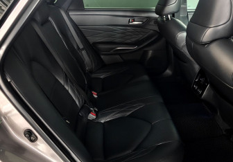 Подержанный автомобиль Toyota Avalon 2022 года (13 фото)
