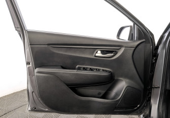 Подержанный автомобиль Kia Rio Hatchback 2021 года (19 фото)