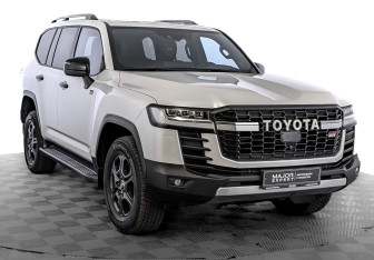 Подержанный автомобиль Toyota Land Cruiser Suv 2022 года (3 фото)