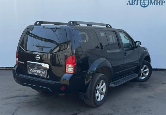 Подержанный автомобиль Nissan Pathfinder 2013 года (7 фото)