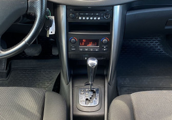 Подержанный автомобиль Peugeot 207 Hatchback 2009 года (12 фото)