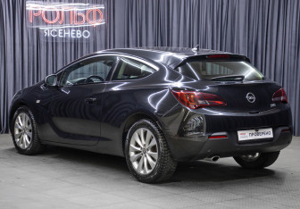 Подержанный автомобиль Opel Astra Hatchback 2013 года (7 фото)