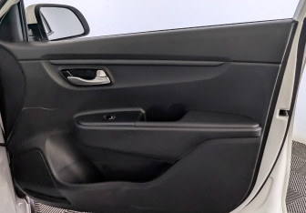 Подержанный автомобиль Kia Rio Hatchback 2021 года (24 фото)