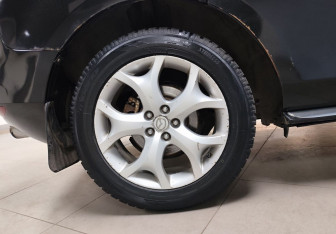 Подержанный автомобиль Mazda CX-7 2010 года (9 фото)