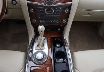 Подержанный автомобиль Infiniti QX80 2015 года (20 фото)