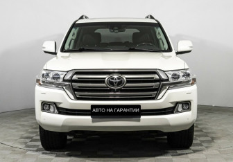 Подержанный автомобиль Toyota Land Cruiser Suv 2015 года (2 фото)