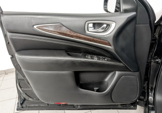 Подержанный автомобиль Infiniti QX60 2017 года (19 фото)