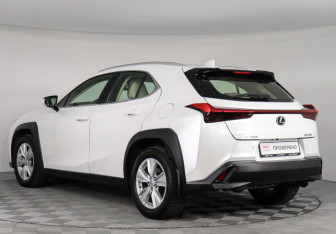 Подержанный автомобиль Lexus UX 2021 года (7 фото)