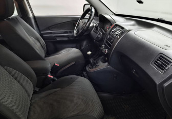 Подержанный автомобиль Hyundai Tucson 2008 года (9 фото)
