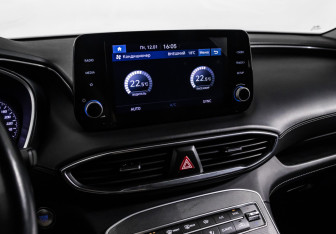 Подержанный автомобиль Hyundai Santa Fe 2022 года (15 фото)