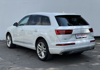 Подержанный автомобиль Audi Q7 2017 года (7 фото)