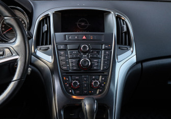 Подержанный автомобиль Opel Astra Hatchback 2010 года (10 фото)