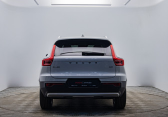 Подержанный автомобиль Volvo XC40 2018 года (4 фото)