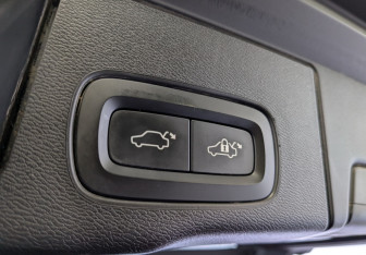 Подержанный автомобиль Volvo XC60 2018 года (10 фото)