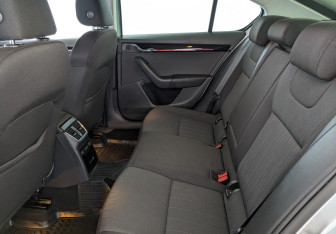 Подержанный автомобиль Skoda Octavia Liftback 2019 года (12 фото)