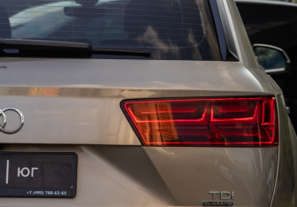Подержанный автомобиль Audi Q7 2015 года (26 фото)