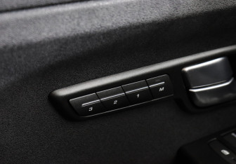 Подержанный автомобиль Land Rover Range Rover Evoque 2014 года (16 фото)