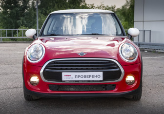 Подержанный автомобиль MINI Hatch 2019 года (2 фото)