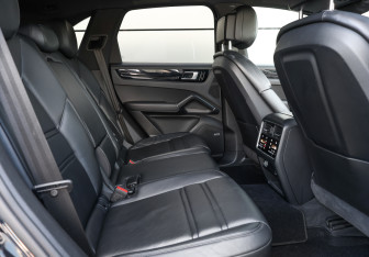 Подержанный автомобиль Porsche Cayenne 2018 года (11 фото)