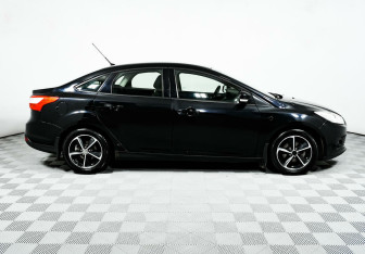Подержанный автомобиль Ford Focus Sedan 2012 года (4 фото)