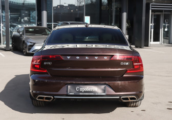 Подержанный автомобиль Volvo S90 2017 года (6 фото)