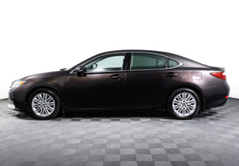 Подержанный автомобиль Lexus ES 2014 года (8 фото)