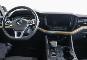 Подержанный автомобиль Volkswagen Touareg 2018 года (7 фото)
