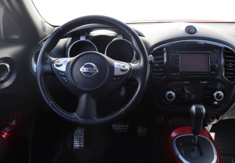 Подержанный автомобиль Nissan Juke 2011 года (16 фото)