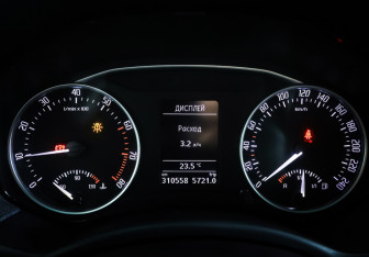 Подержанный автомобиль Skoda Octavia Wagon 2012 года (15 фото)