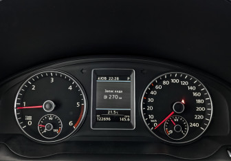 Подержанный автомобиль Volkswagen Multivan 2012 года (16 фото)