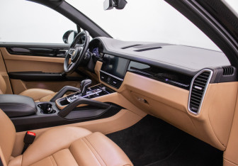 Подержанный автомобиль Porsche Cayenne 2020 года (9 фото)
