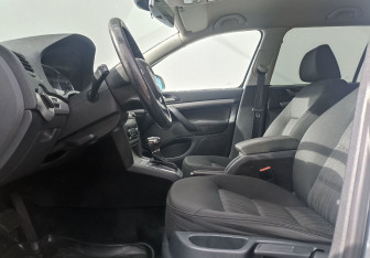 Подержанный автомобиль Skoda Octavia Wagon 2010 года (10 фото)