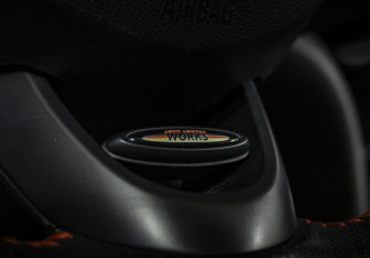 Подержанный автомобиль MINI Hatch 2017 года (12 фото)