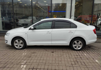 Подержанный автомобиль Skoda Rapid Liftback 2015 года (5 фото)