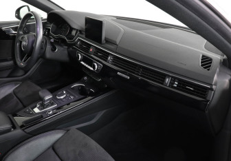 Подержанный автомобиль Audi A5 Coupe 2018 года (10 фото)