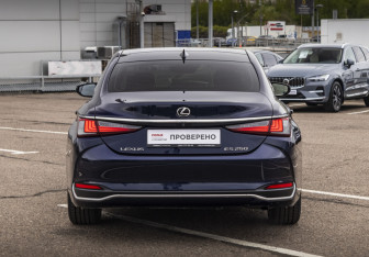 Подержанный автомобиль Lexus ES 2019 года (6 фото)