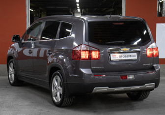 Подержанный автомобиль Chevrolet Orlando 2011 года (7 фото)