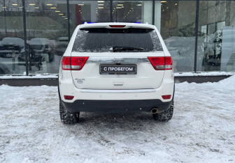 Подержанный автомобиль Jeep Grand Cherokee 2012 года (7 фото)
