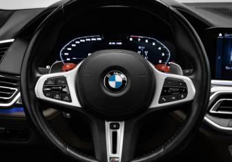 Подержанный автомобиль BMW X5 M 2022 года (10 фото)