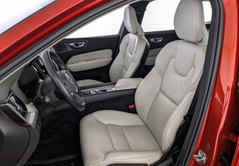 Подержанный автомобиль Volvo XC60 2019 года (20 фото)