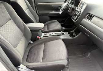 Подержанный автомобиль Mitsubishi Outlander 2013 года (9 фото)